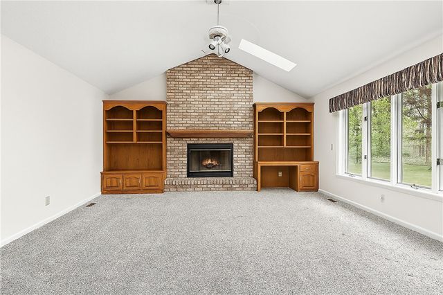 472 Maplewoods Ln, Webster, NY 14580