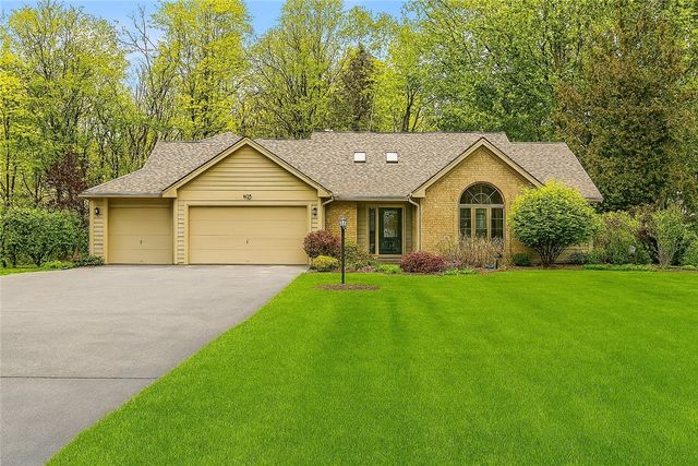 472 Maplewoods Ln, Webster, NY 14580