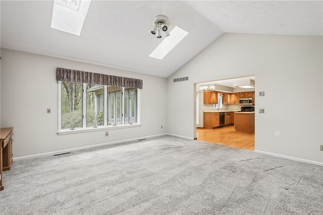 472 Maplewoods Ln, Webster, NY 14580