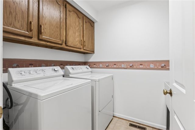 472 Maplewoods Ln, Webster, NY 14580