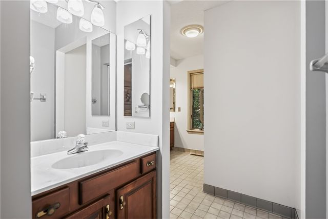 472 Maplewoods Ln, Webster, NY 14580