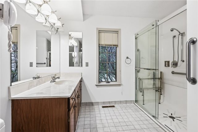 472 Maplewoods Ln, Webster, NY 14580