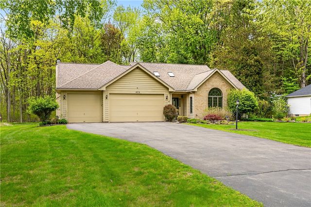 472 Maplewoods Ln, Webster, NY 14580