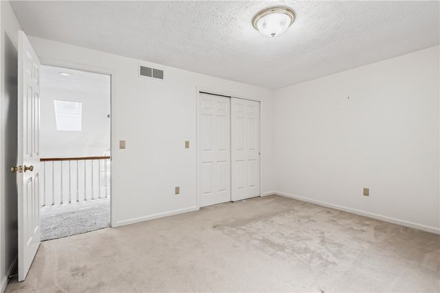 472 Maplewoods Ln, Webster, NY 14580