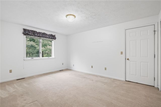 472 Maplewoods Ln, Webster, NY 14580