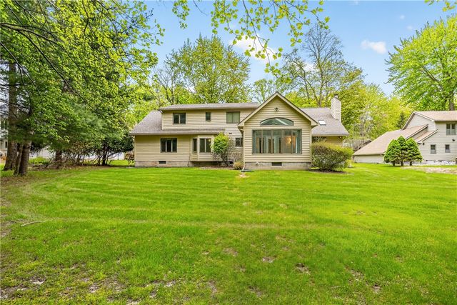 472 Maplewoods Ln, Webster, NY 14580