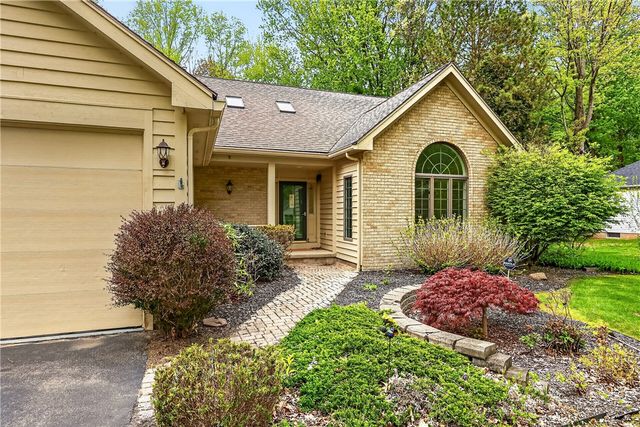 472 Maplewoods Ln, Webster, NY 14580