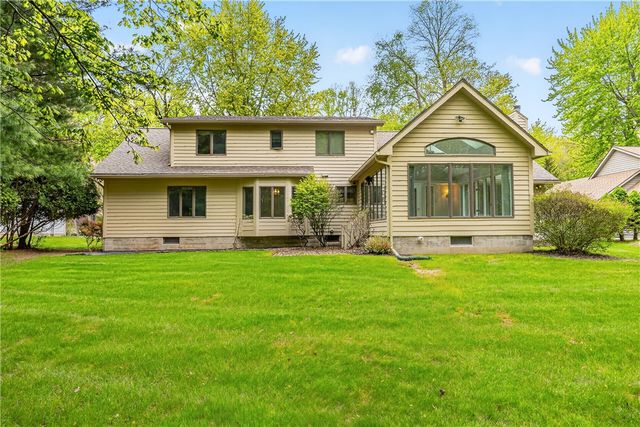 472 Maplewoods Ln, Webster, NY 14580