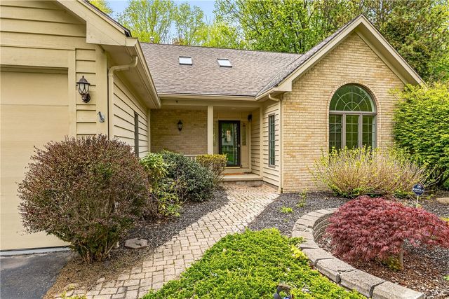 472 Maplewoods Ln, Webster, NY 14580