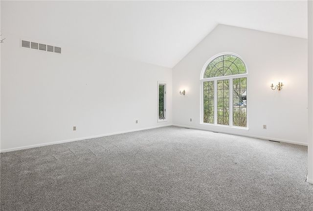 472 Maplewoods Ln, Webster, NY 14580