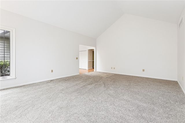 472 Maplewoods Ln, Webster, NY 14580