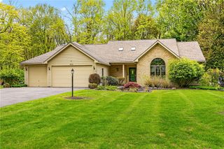 472 Maplewoods Ln, Webster, NY 14580