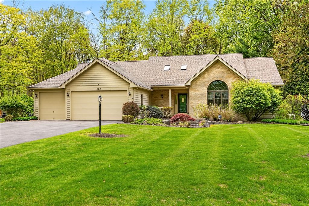 472 Maplewoods Ln, Webster, NY 14580