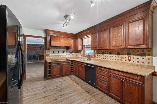 1825 Summerhedge CLS, Virginia Beach, VA 23456