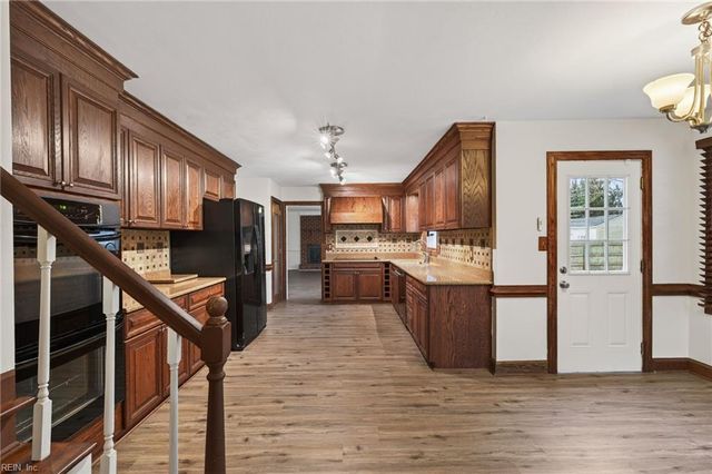 1825 Summerhedge CLS, Virginia Beach, VA 23456