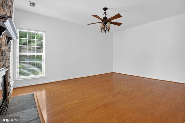 21429 HUMBOLT SQ, Ashburn, VA 20147
