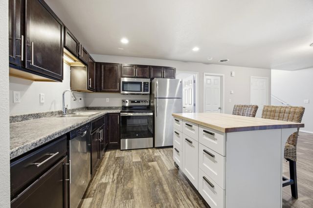 4304 Estate Drive S, Fargo, ND 58104