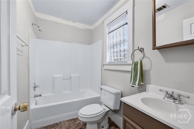 1005 W Victory Drive, Savannah, GA 31405