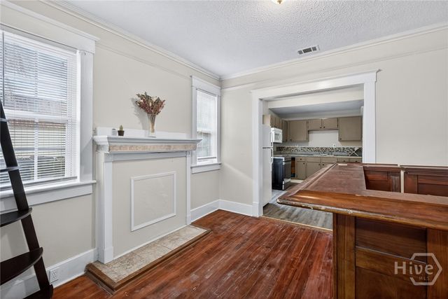 1005 W Victory Drive, Savannah, GA 31405