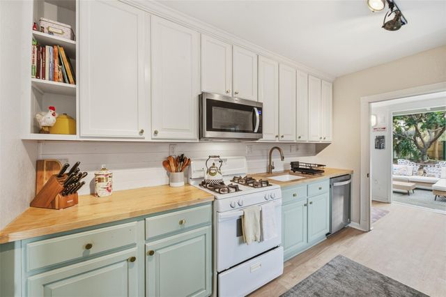 117 S Palmway, Lake Worth Beach, FL 33460