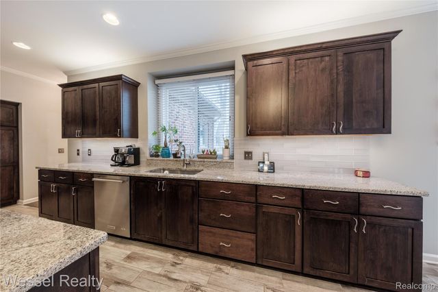 49112 White Mill Drive, Shelby Charter Township, MI 48317