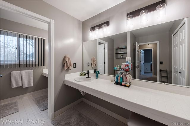 49112 White Mill Drive, Shelby Charter Township, MI 48317