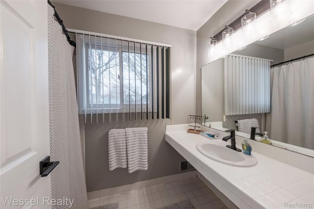 49112 White Mill Drive, Shelby Charter Township, MI 48317