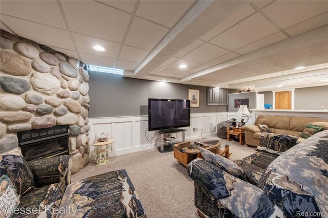 49112 White Mill Drive, Shelby Charter Township, MI 48317