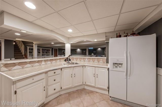 49112 White Mill Drive, Shelby Charter Township, MI 48317