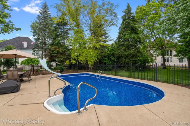 49112 White Mill Drive, Shelby Charter Township, MI 48317