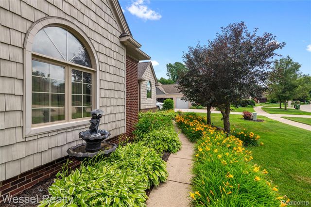 49112 White Mill Drive, Shelby Charter Township, MI 48317