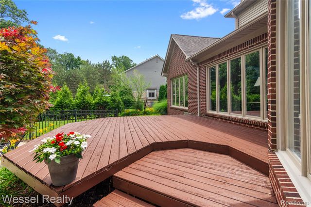 49112 White Mill Drive, Shelby Charter Township, MI 48317