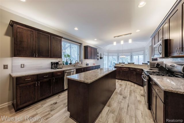 49112 White Mill Drive, Shelby Charter Township, MI 48317