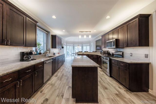 49112 White Mill Drive, Shelby Charter Township, MI 48317