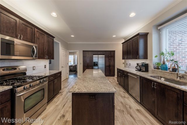 49112 White Mill Drive, Shelby Charter Township, MI 48317