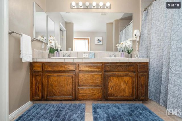 5506 Seasons Drive, Bakersfield, CA 93313