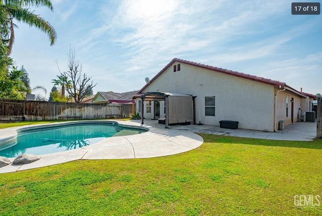 5506 Seasons Drive, Bakersfield, CA 93313