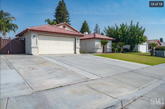 5506 Seasons Drive, Bakersfield, CA 93313