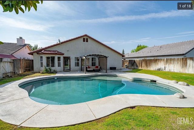 5506 Seasons Drive, Bakersfield, CA 93313