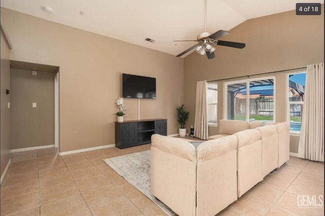 5506 Seasons Drive, Bakersfield, CA 93313