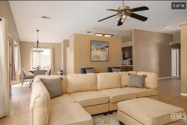 5506 Seasons Drive, Bakersfield, CA 93313