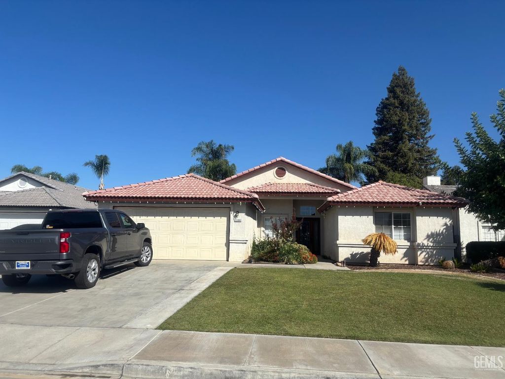 5506 Seasons Drive, Bakersfield, CA 93313