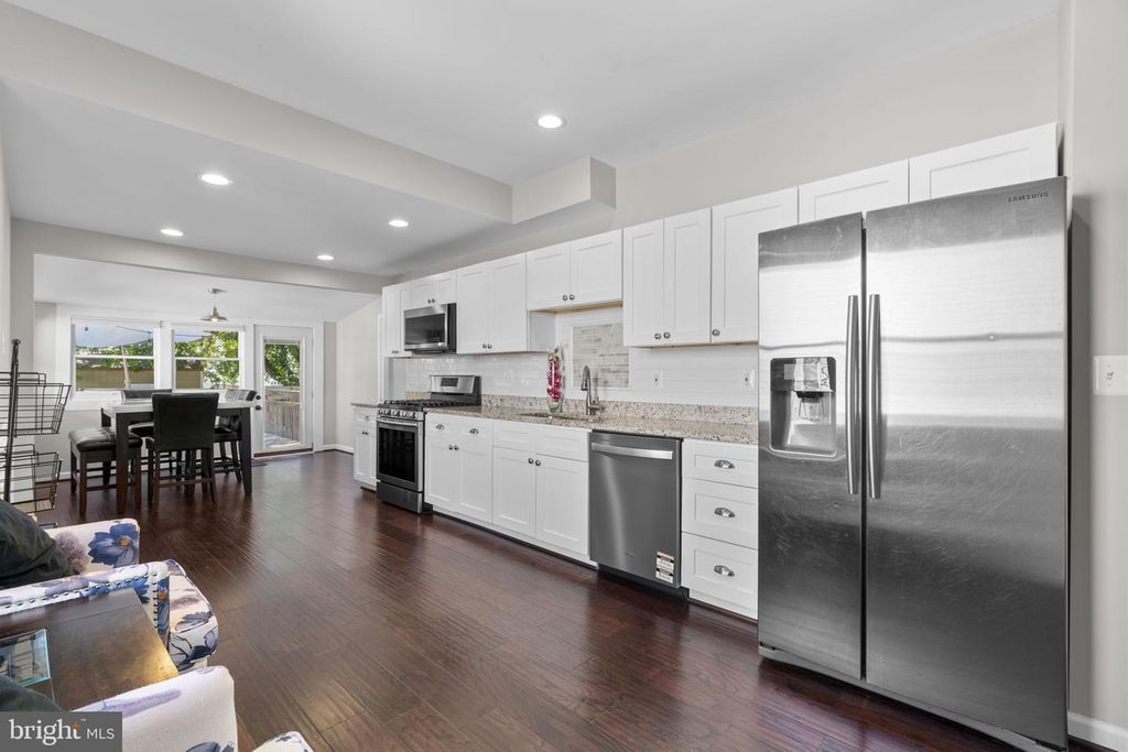 Image 10 of property listing at 2843 PENNSYLVANIA AVE, Baltimore, MD 21227