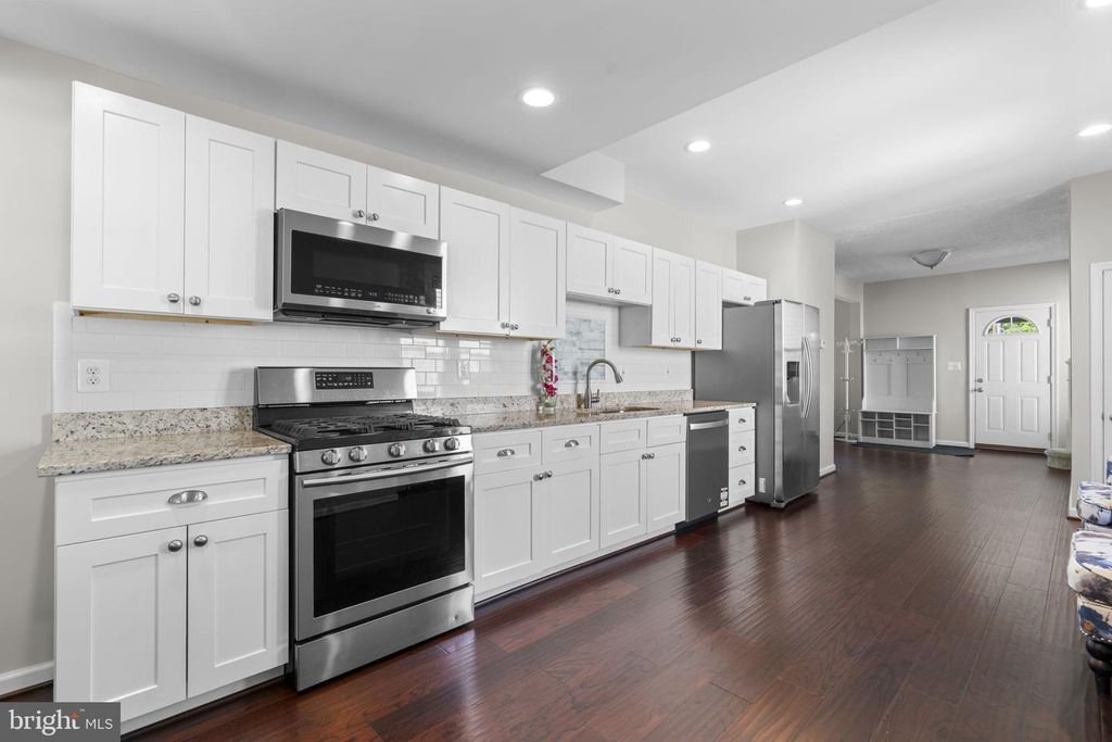 Image 11 of property listing at 2843 PENNSYLVANIA AVE, Baltimore, MD 21227