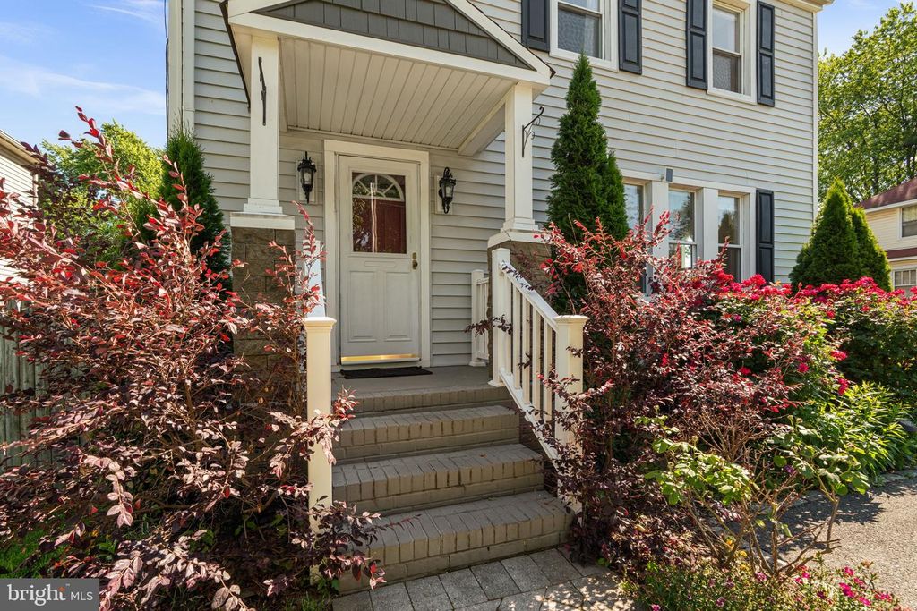 Image 3 of property listing at 2843 PENNSYLVANIA AVE, Baltimore, MD 21227