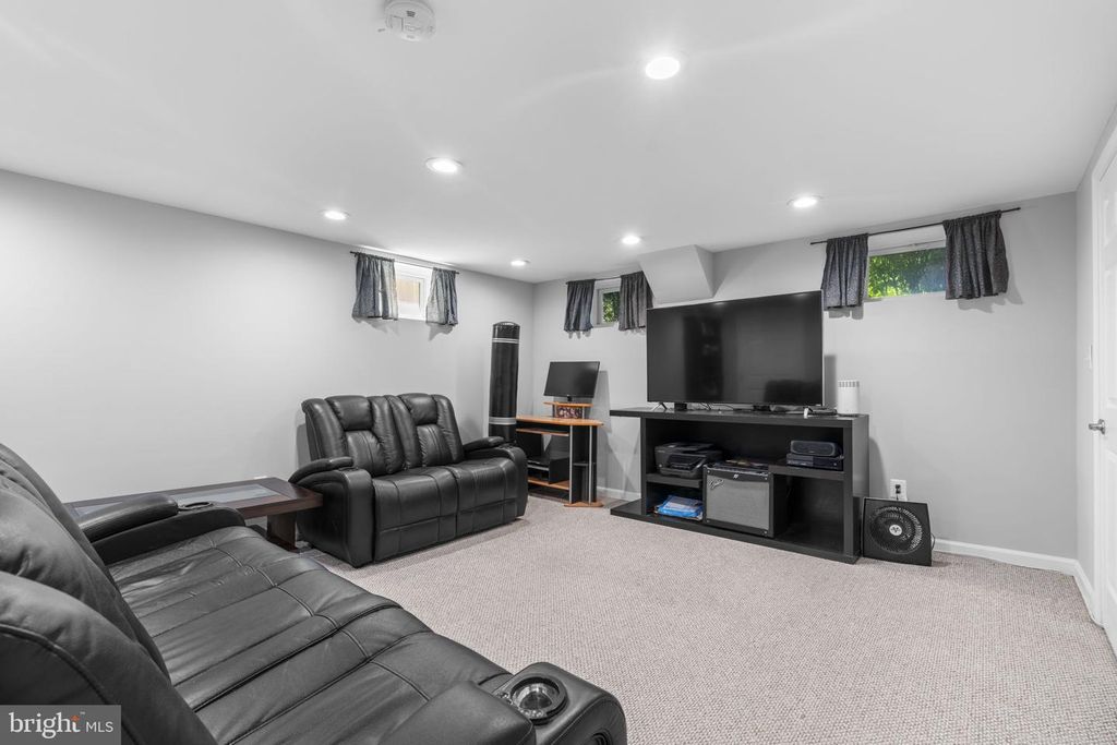 Image 31 of property listing at 2843 PENNSYLVANIA AVE, Baltimore, MD 21227
