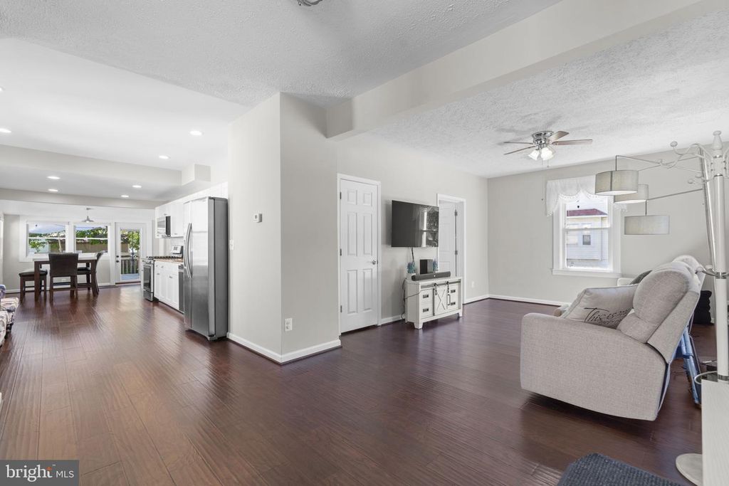 Image 4 of property listing at 2843 PENNSYLVANIA AVE, Baltimore, MD 21227