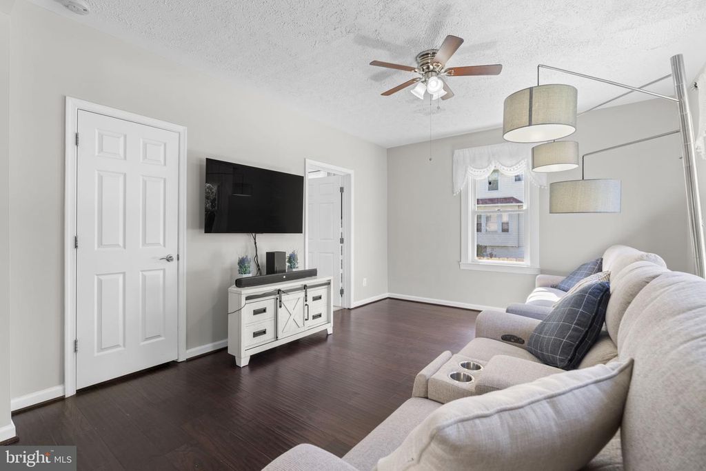 Image 5 of property listing at 2843 PENNSYLVANIA AVE, Baltimore, MD 21227