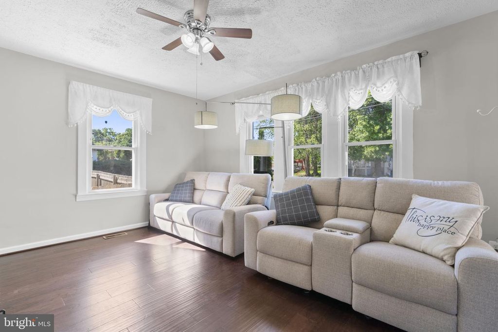 Image 6 of property listing at 2843 PENNSYLVANIA AVE, Baltimore, MD 21227