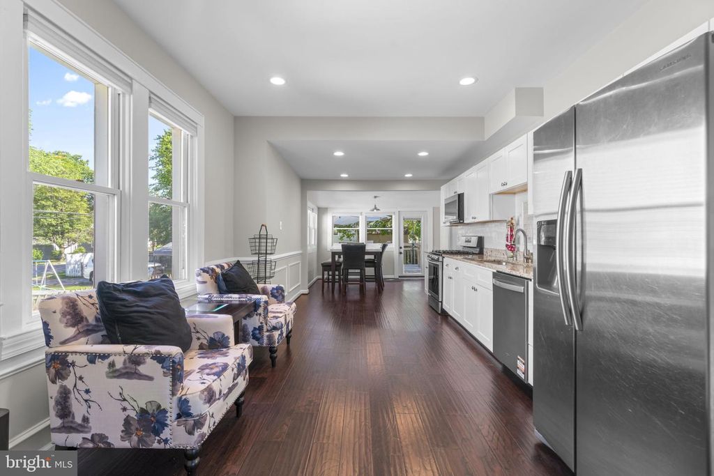 Image 9 of property listing at 2843 PENNSYLVANIA AVE, Baltimore, MD 21227